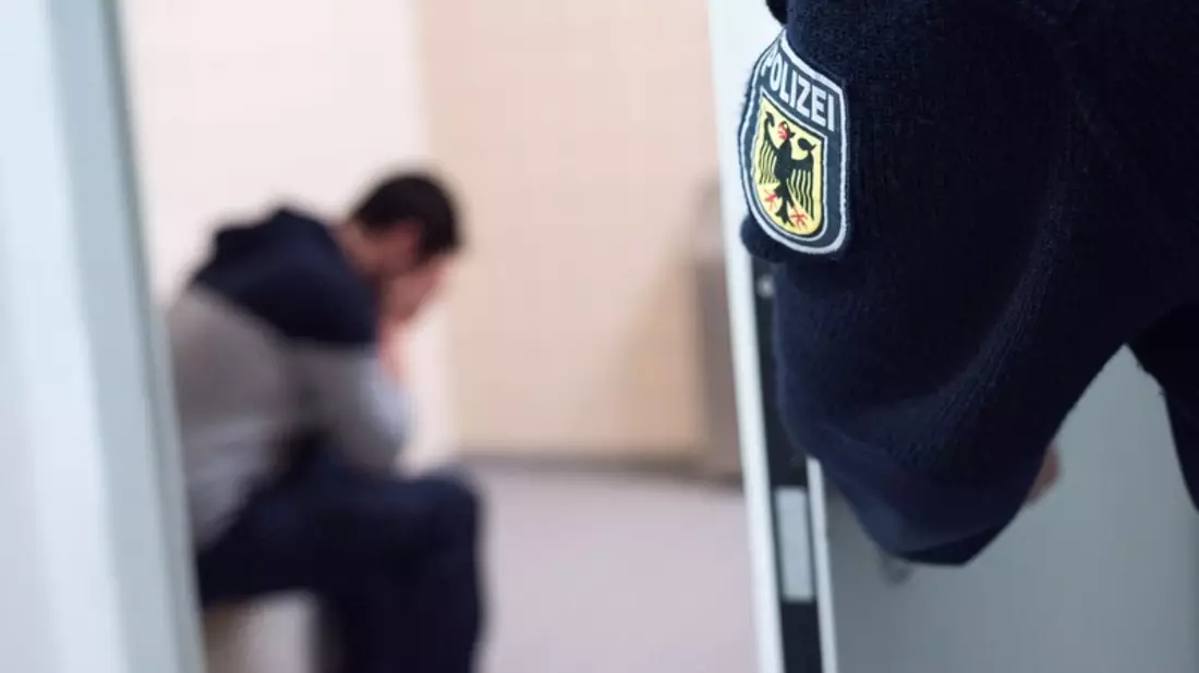 Bundespolizeidirektion München: Ein verurteilter Dieb im Zug, ein Diebespaar im Auto/ Bundespolizei vollstreckt drei Haftbefehle - Bild: presseportal.de