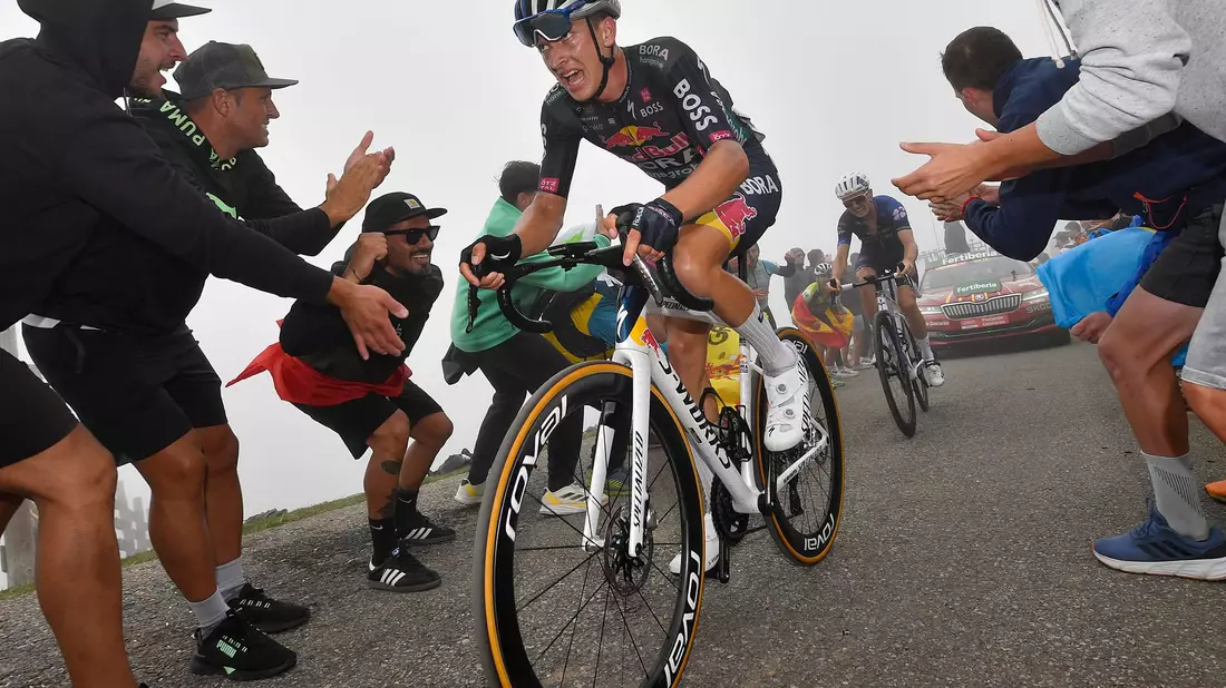 Florian Lipowitz ist beim Criterium du Dauphiné auf den zweiten Gesamtplatz vorgerückt. - Bild: Roth/dpa