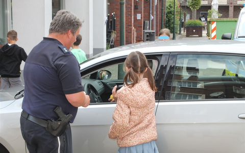 POL-KLE: Kevelaer - Wenig Denkzettel, einige Zitronen / Schulkinder weisen auf Tempo-30 hin - Foto: presseportal.de