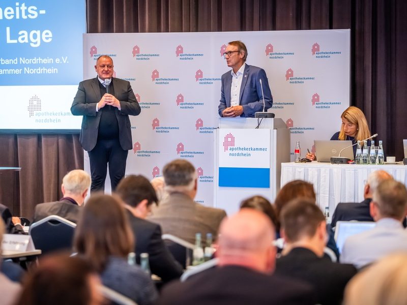 ABDA-Präsident bei Kammerversammlung in Nordrhein: Versandhandel zerstört Grundlagen der Apotheken vor Ort / Delegierte der Kammerversammlung verabschieden Resolution gegen Online-Anbieter - Foto: presseportal.de