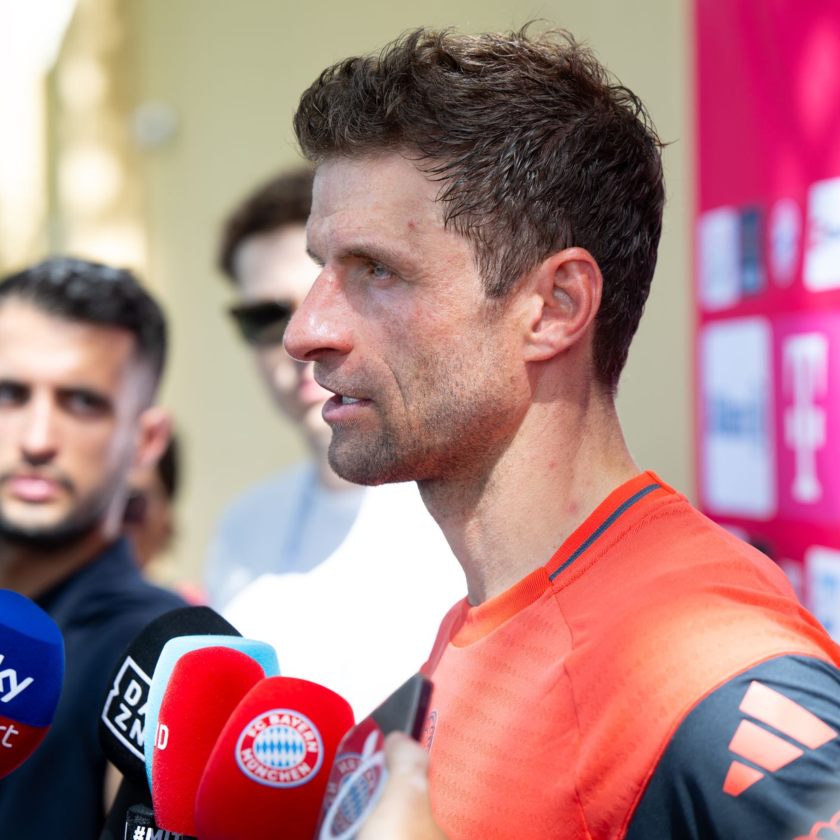 Thomas Müller (l) spielt bei der Club-WM letztmals für den FC Bayern - Foto: Sven Hoppe/dpa