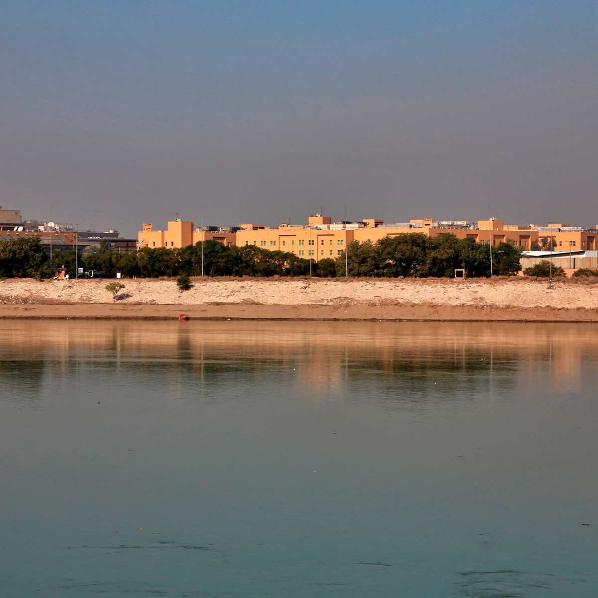 Die USA reduzieren aus Sicherheitsgründen Botschaftspersonal im Irak. (Archivbild) - Foto: Khalid Mohammed/AP/dpa