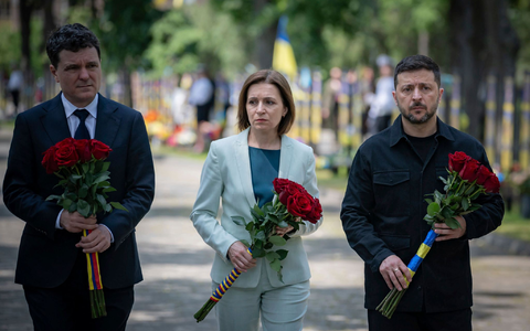 Staats- und Regierungschefs aus Südosteuropa legten in Odessa Blumen für gefallene ukrainische Soldaten nieder. - Foto: Uncredited/Presidential Press Service/AP/dpa Staats- und Regierungschefs aus Südosteuropa legten in Odessa Blumen für gefallene ukrainische Soldaten nieder. - Foto: Uncredited/Presidential Press Service/AP/dpa