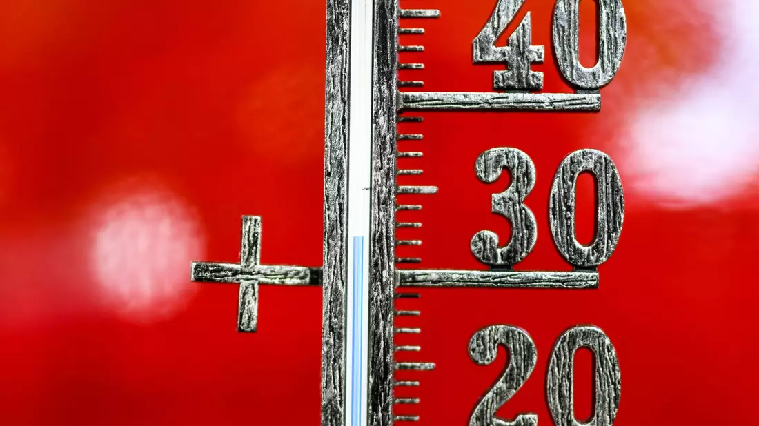 Besonders im Südwesten könnte am Freitag gebietsweise bis zu 36 Grad warm werden. (Symbolbild) - Bild: Patrick Seeger/dpa