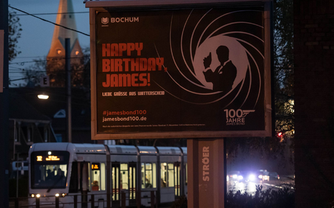 Zum 100. Geburtstag hatte die Stadt mit dem berühmten Geheimagenten geworben - stammt er doch angeblich aus Wattenscheid. (Archivbild) - Foto: Bernd Thissen/dpa