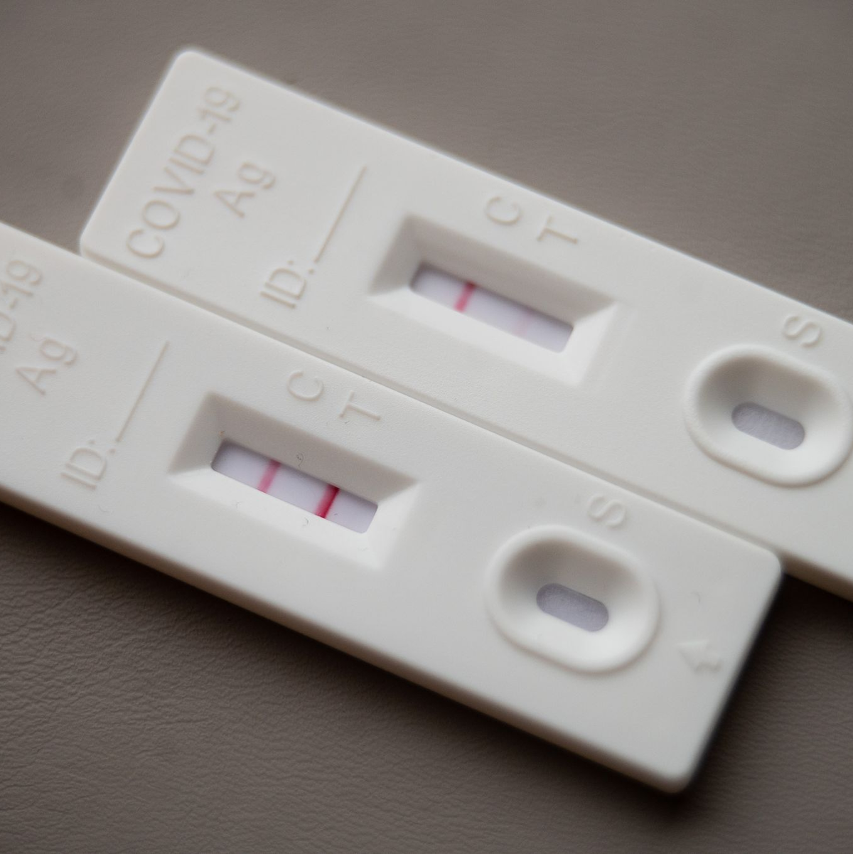 Viele Infektionen bleiben unerkannt, weil weniger getestet wird als noch vor einigen Jahren.  - Foto: Sebastian Gollnow/dpa