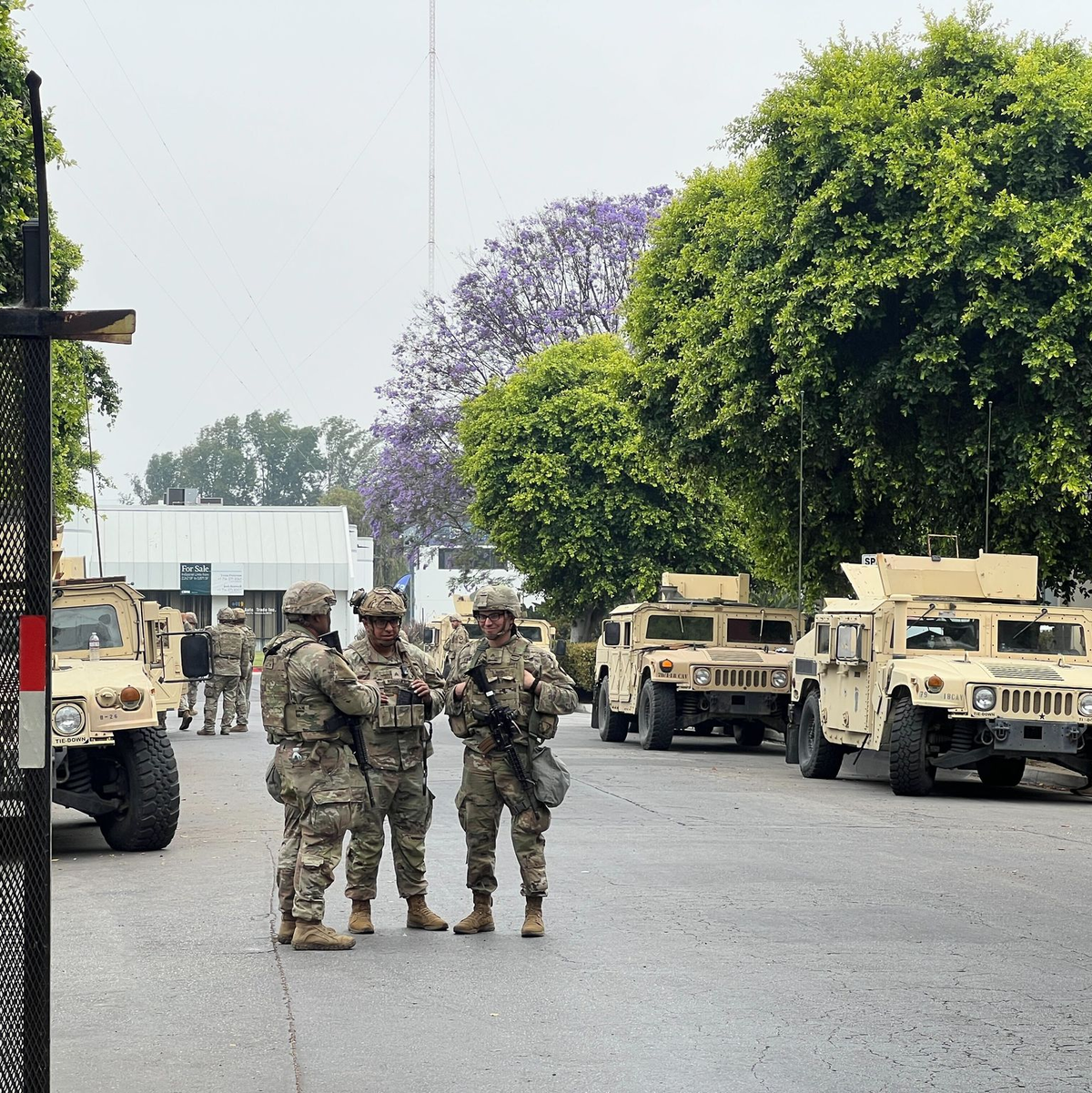 Der Baumarkt in Paramount steht inmitten des Gebiets, dass sich schnell mit Demonstranten füllte. - Foto: Benno Schwinghammer/dpa