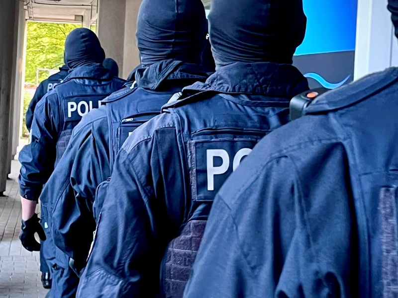 BPOLD-BBS: Urkundenkriminalität - Bundespolizei nimmt Fälscherring in Hamburg hoch und verhaftet vier Bandenmitglieder - Foto: presseportal.de