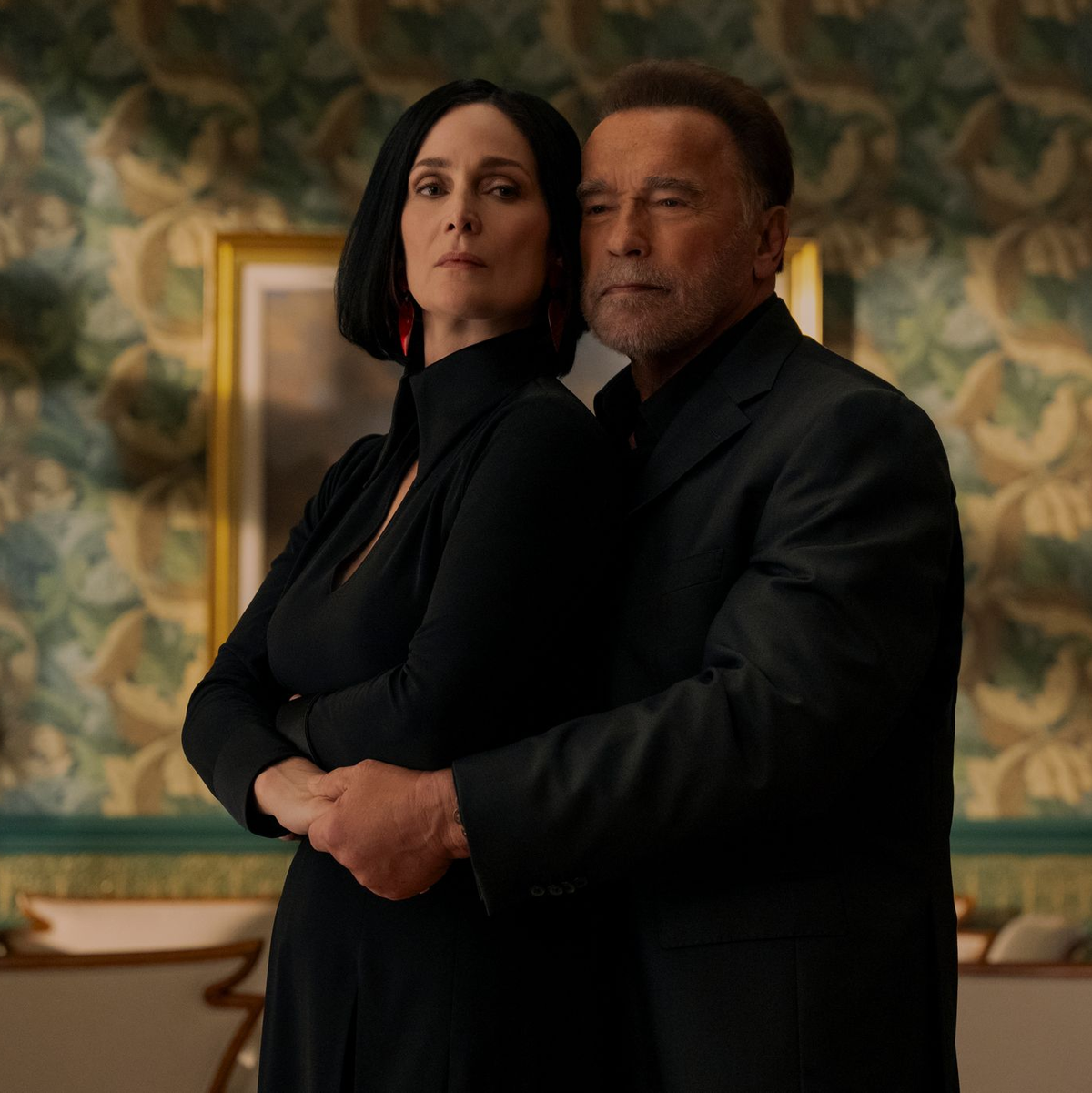 Carrie-Anne Moss und Arnold Schwarzenegger in «Fubar»: Die zweite Staffel ist seit 12.6. beim Streamingdienst Netflix zu sehen. - Foto: Netflix/dpa
