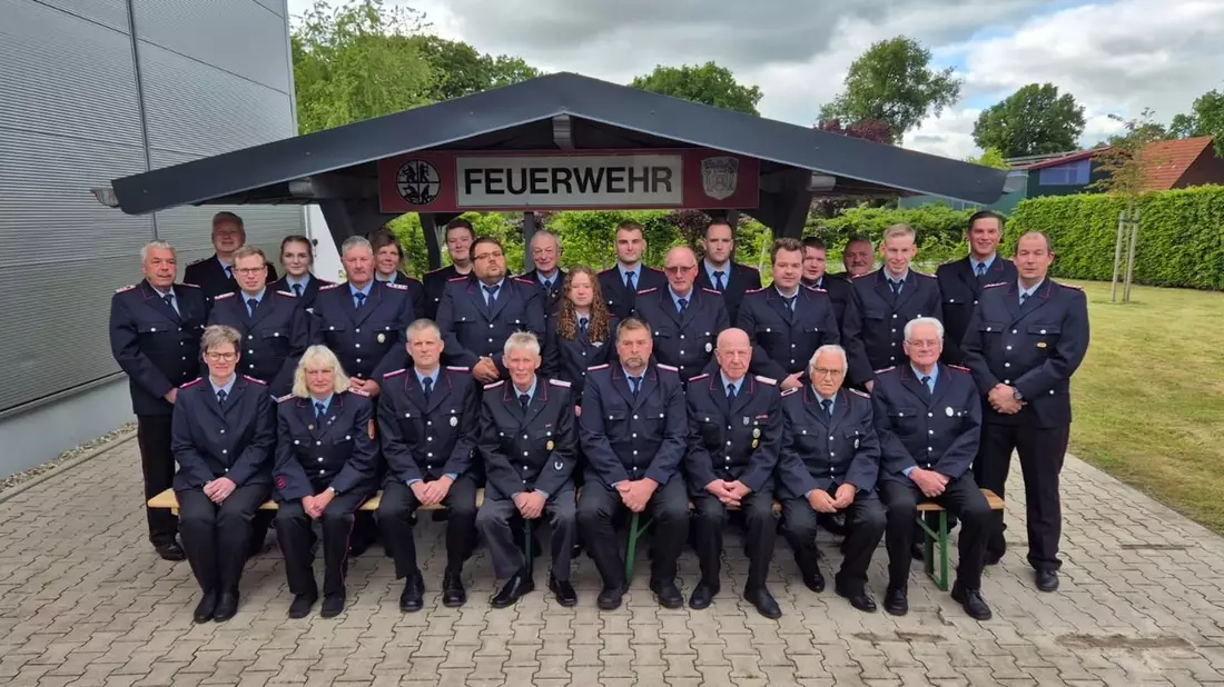 FW-AUR: Große Festivitäten würdigen neun Jahrzehnte Brockzeteler Feuerwehrgeschichte - Bild: presseportal.de