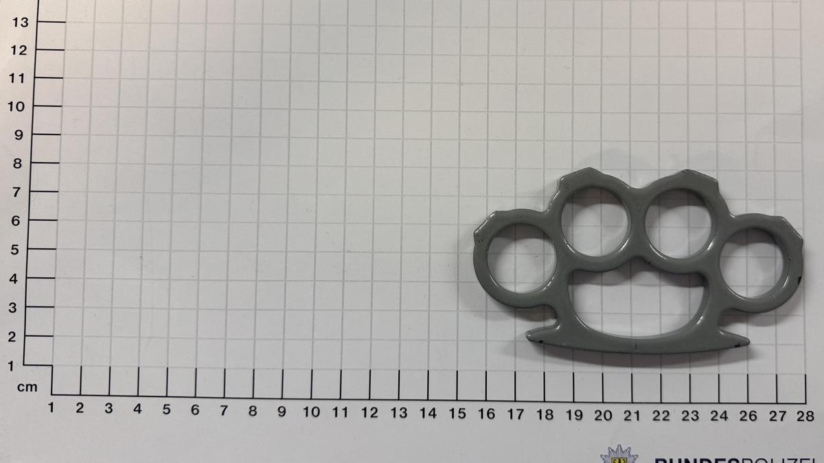 BPOL NRW: Bundespolizei findet Schlagring bei einem Minderjährigen - Foto: presseportal.de