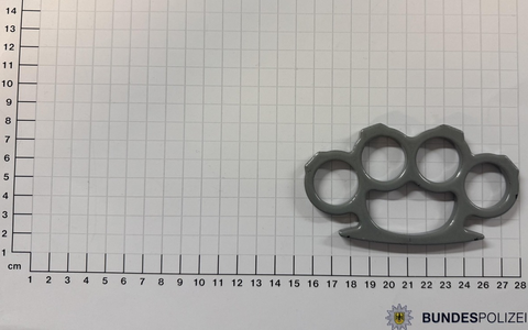 BPOL NRW: Bundespolizei findet Schlagring bei einem Minderjährigen - Foto: presseportal.de