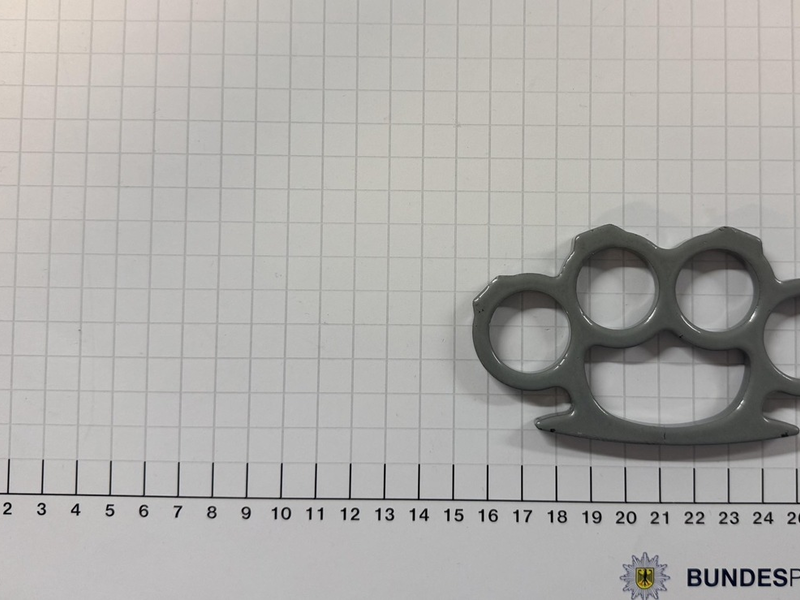 BPOL NRW: Bundespolizei findet Schlagring bei einem Minderjährigen - Foto: presseportal.de