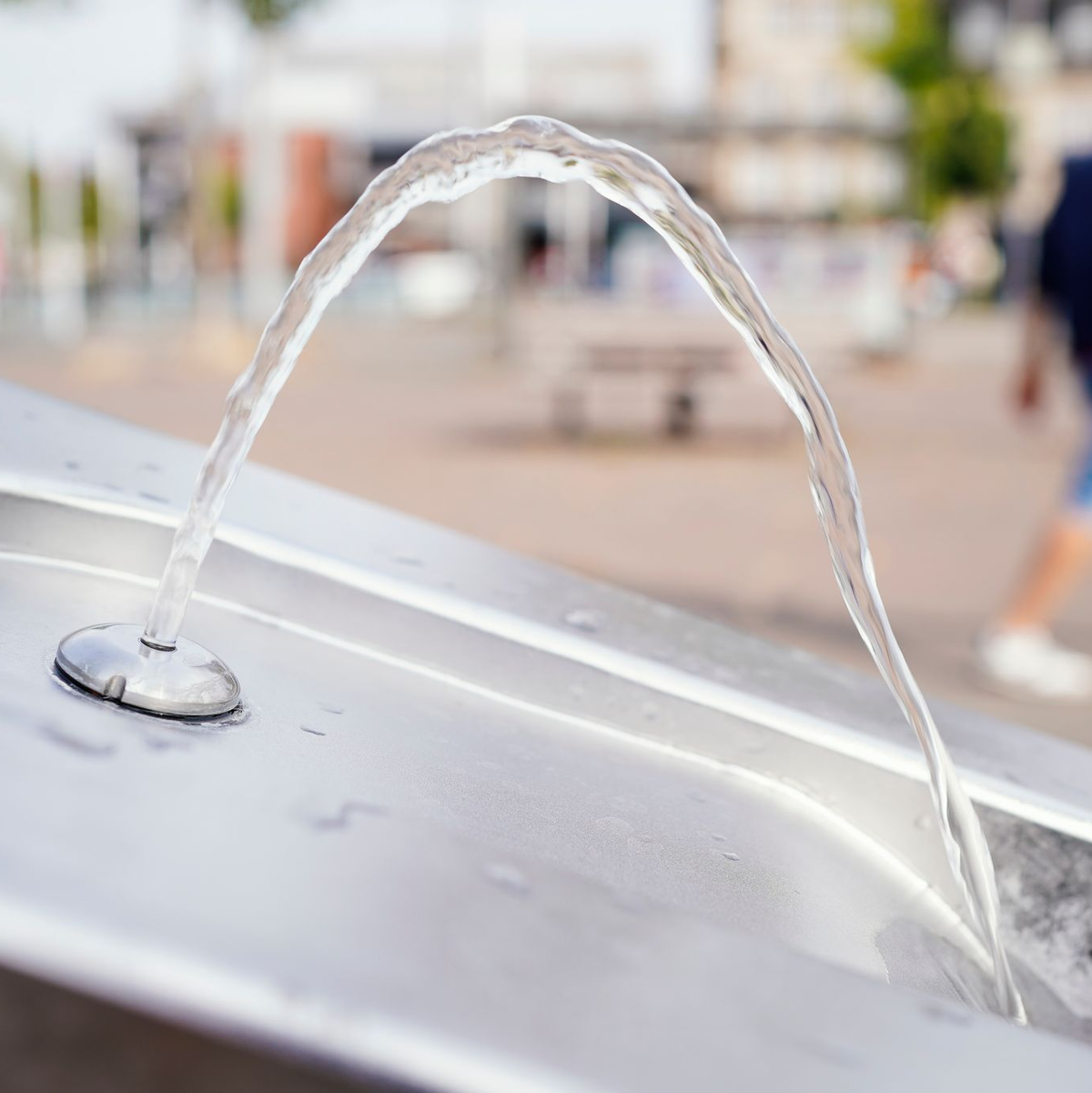 Trinkwasserbrunnen wie hier in Mannheim machen die Hitze erträglicher. - Foto: Uwe Anspach/dpa