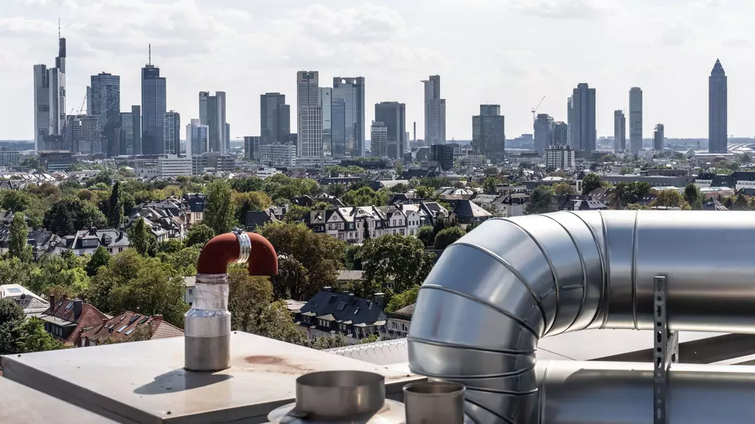 Frankfurt stuft die DUH als ziemlich hitzebelastet ein. - Bild: Frank Rumpenhorst/dpa