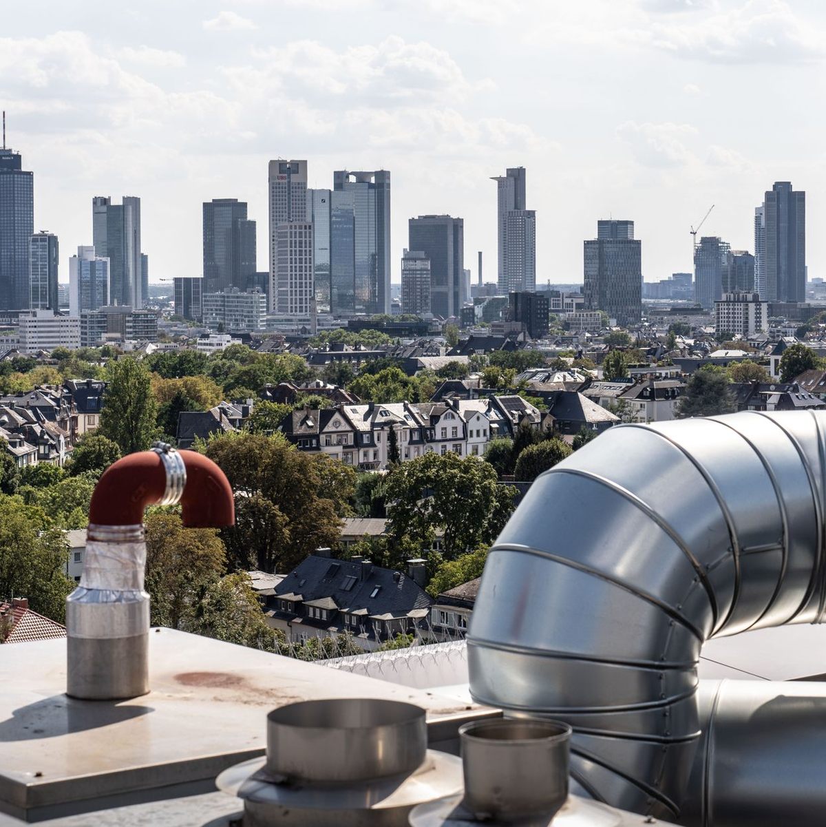 Frankfurt stuft die DUH als ziemlich hitzebelastet ein. - Foto: Frank Rumpenhorst/dpa