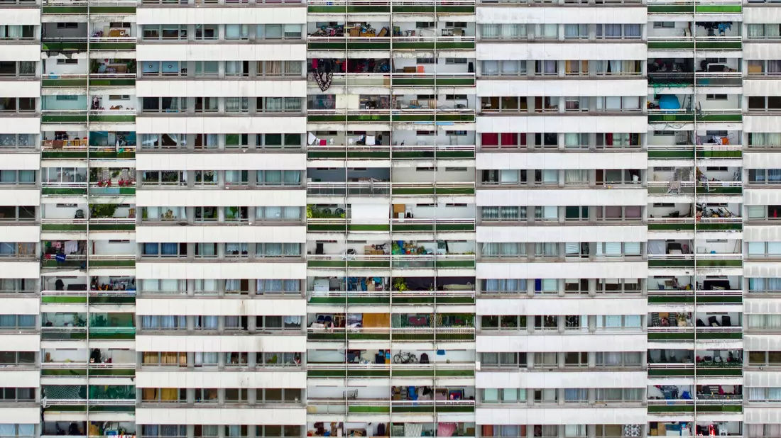 Betonfassaden stauen die Hitze. - Bild: Christoph Reichwein/dpa