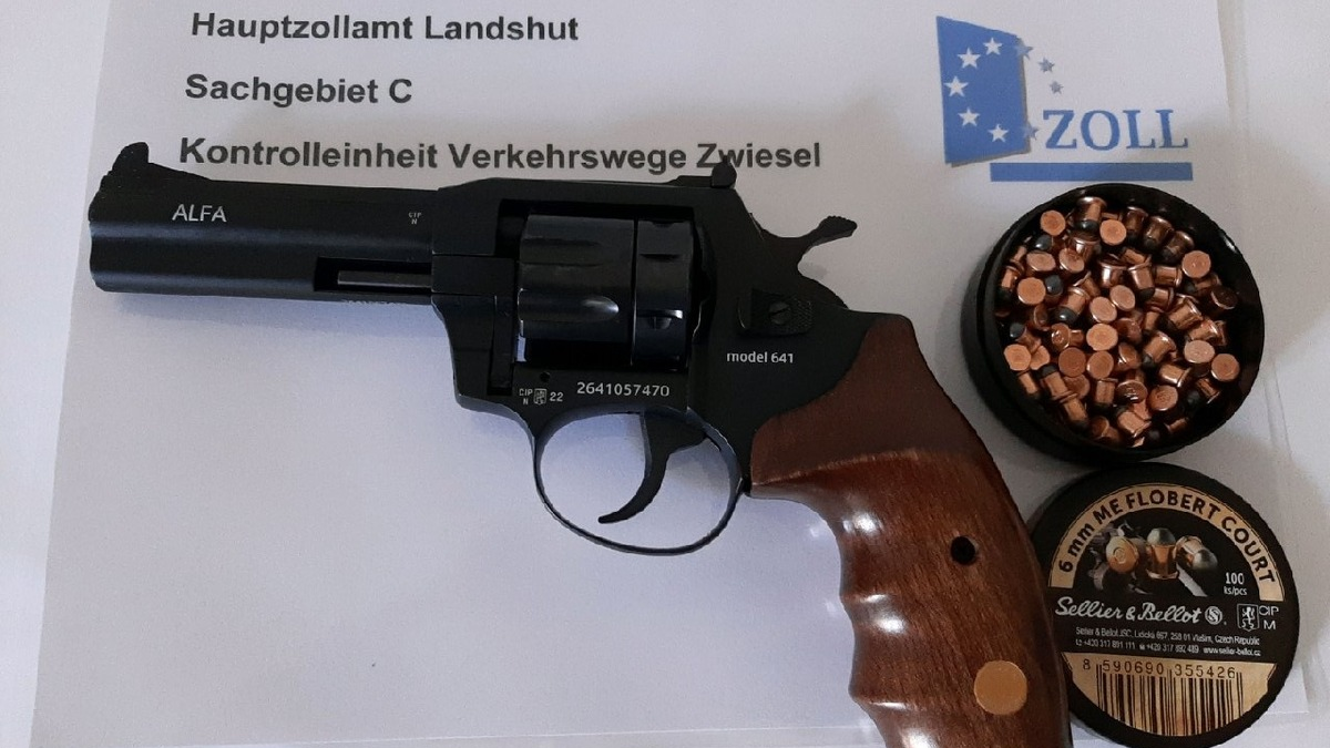 HZA-LA: Das Hauptzollamt Landshut zieht positive Jahresbilanz 2024 - Foto: presseportal.de