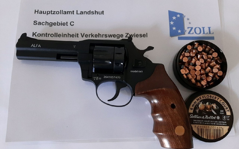 HZA-LA: Das Hauptzollamt Landshut zieht positive Jahresbilanz 2024 - Foto: presseportal.de