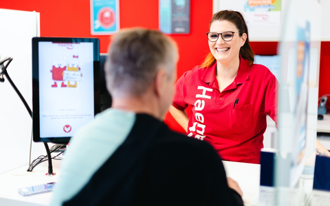 Haema feiert Spenderinnen und Spender am Weltblutspendetag und ruft zur Spende auf / Blutspenden als Heldentat im Alltag - Foto: presseportal.de Haema feiert Spenderinnen und Spender am Weltblutspendetag und ruft zur Spende auf / Blutspenden als Heldentat im Alltag - Foto: presseportal.de