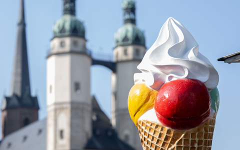 Das perfekte Wetter für Eis. - Foto: Hendrik Schmidt/dpa