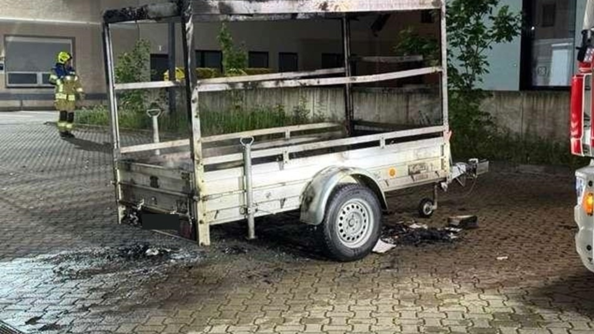 POL-WOB: Anhänger in Brand gesetzt - Polizei sucht Zeugen - Foto: presseportal.de