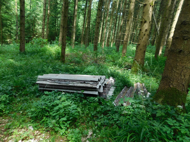 POL-UL: (UL) Obermarchtal - Eternitplatten illegal entsorgt / Bei Ermittlungen wegen einer Umweltstraftat hofft die Polizei auf Zeugenhinweise. - Foto: presseportal.de
