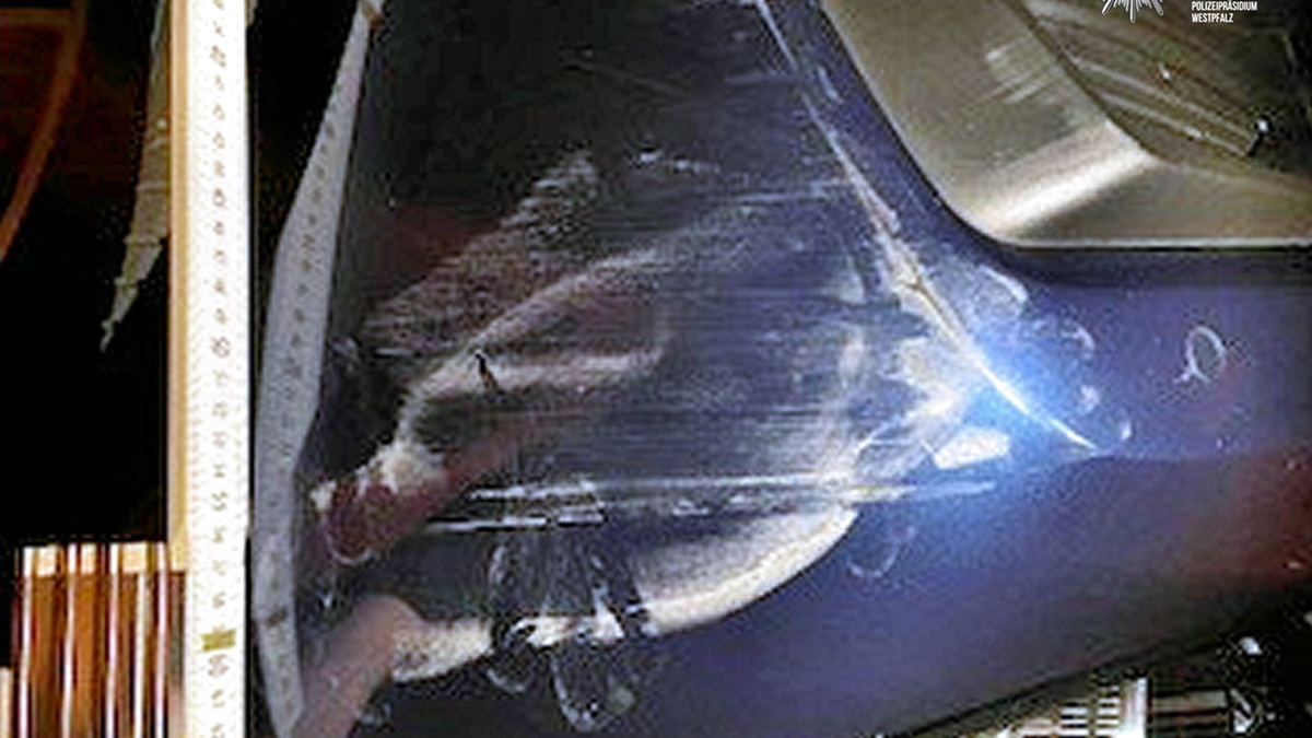 POL-PDKL: Wer hat den BMW gerammt? - Foto: presseportal.de