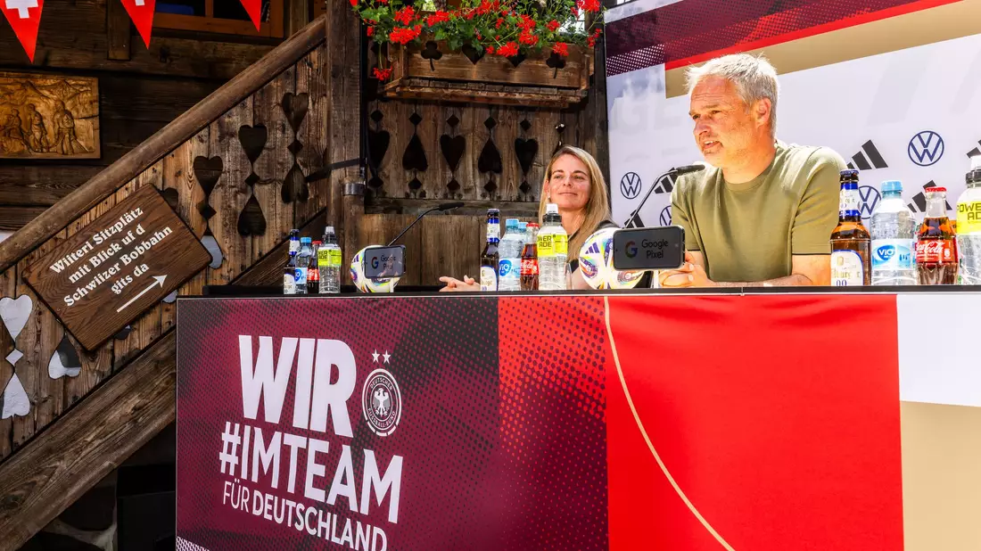 Bundestrainer Wück nimmt noch etliche Vize-Europameisterinnen von 2022 mit zur EM in die Schweiz. - Bild: Philipp von Ditfurth/dpa