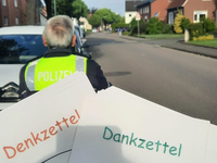 POL-COE: Coesfeld/Grundschüler verteilen Dank- und Denkzettel - Foto: presseportal.de