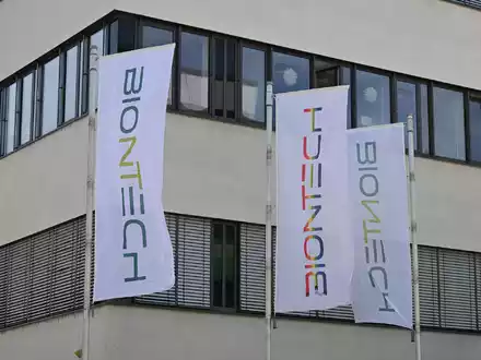 Biontech hat den Streit mit Übernahmekandidat Curevac um Patentrechte im Zusammenhang mit Covid-19-Impfstoff ad acta gelegt. (Archivfoto) - Foto: Arne Dedert/dpa