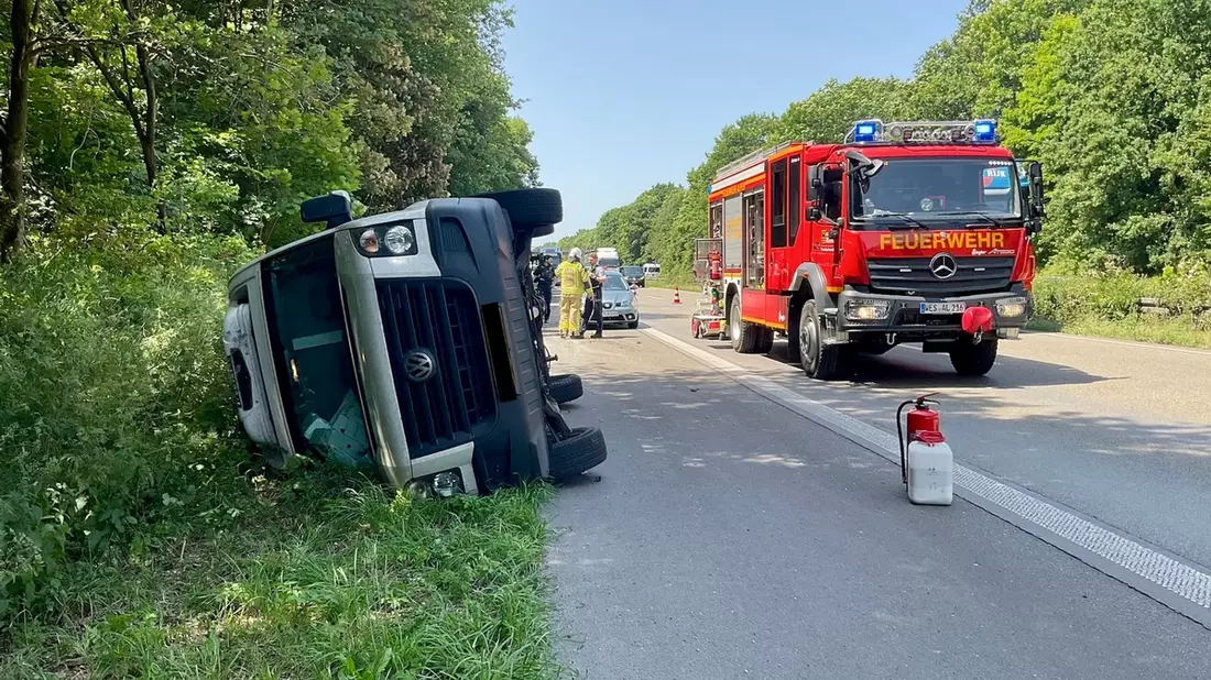 FW Alpen: Verkehrsunfall auf der A 57 - Bild: presseportal.de