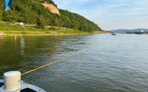 PP-ELT: Festfahrung eines Baggerschiffes an der SĂŒdspitze der Rheininsel Niederwerth - Foto: presseportal.de PP-ELT: Festfahrung eines Baggerschiffes an der SĂŒdspitze der Rheininsel Niederwerth - Foto: presseportal.de