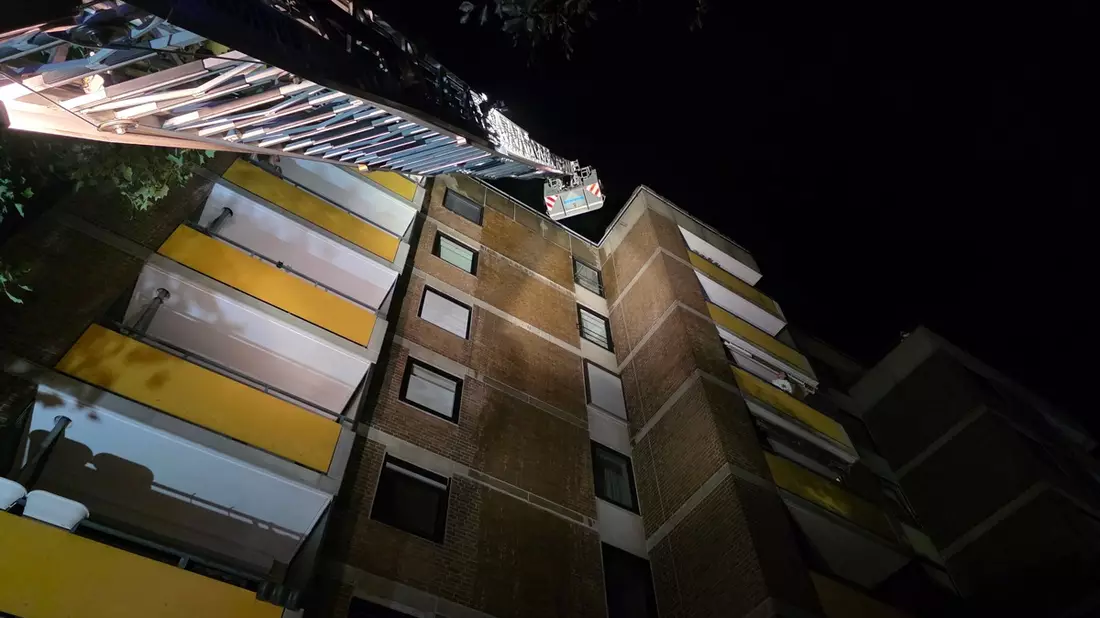 FW Celle: Feuer auf Dachterrasse im 8. OG! - Bild: presseportal.de