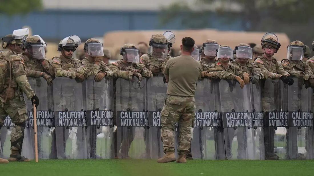 Die US-Regierung entschied, 4.000 Soldaten der Nationalgarde zu entsenden. - Bild: Jae C. Hong/AP/dpa