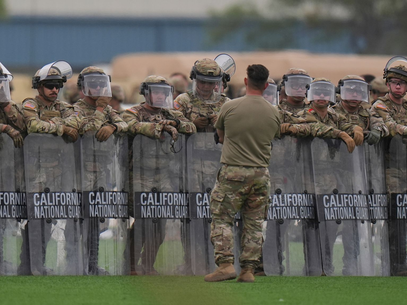 Die US-Regierung entschied, 4.000 Soldaten der Nationalgarde zu entsenden. - Foto: Jae C. Hong/AP/dpa