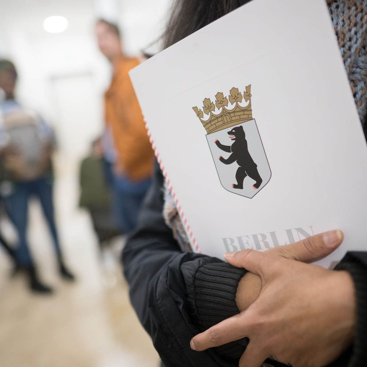 In Berlin gibt es seit Anfang 2024 eine zentrale Einbürgerungsstelle im Landesamt für Einwanderung. (Archivfoto) - Foto: Sebastian Gollnow/dpa