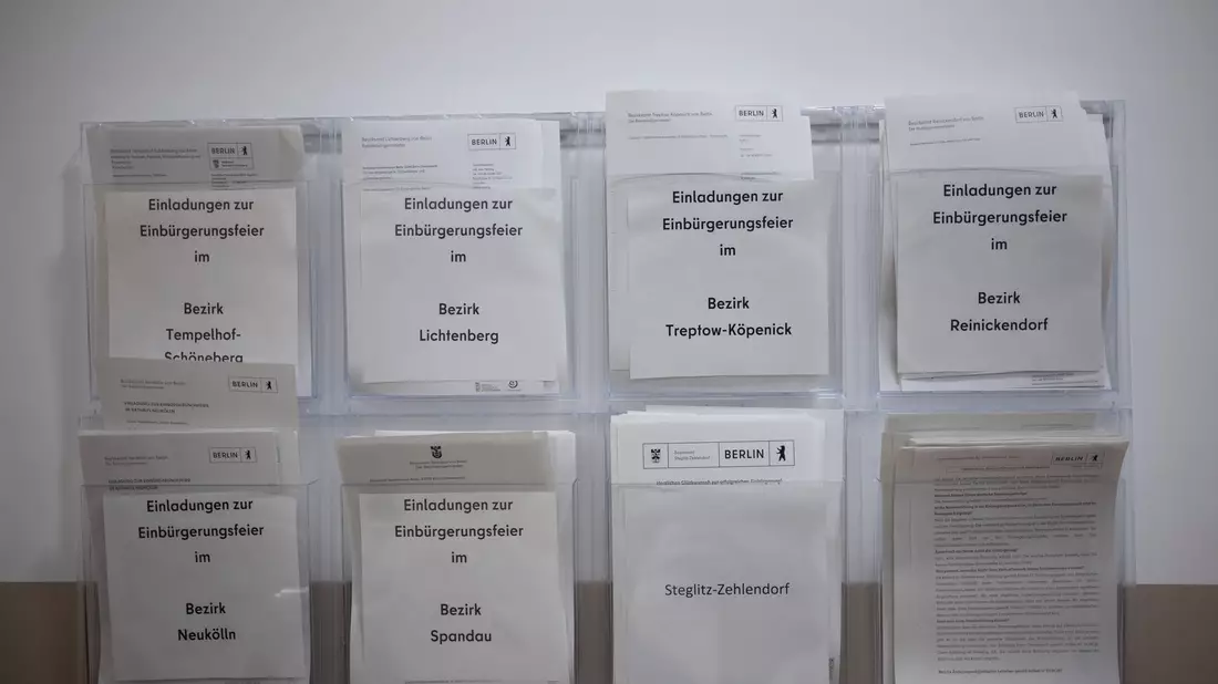 In Berlin gab es deutlich mehr Einbürgerungen nach drei Jahren aufgrund besonderer Integrationsleistungen als etwa in Bayern oder Hamburg. (Archivfoto) - Bild: Sebastian Gollnow/dpa