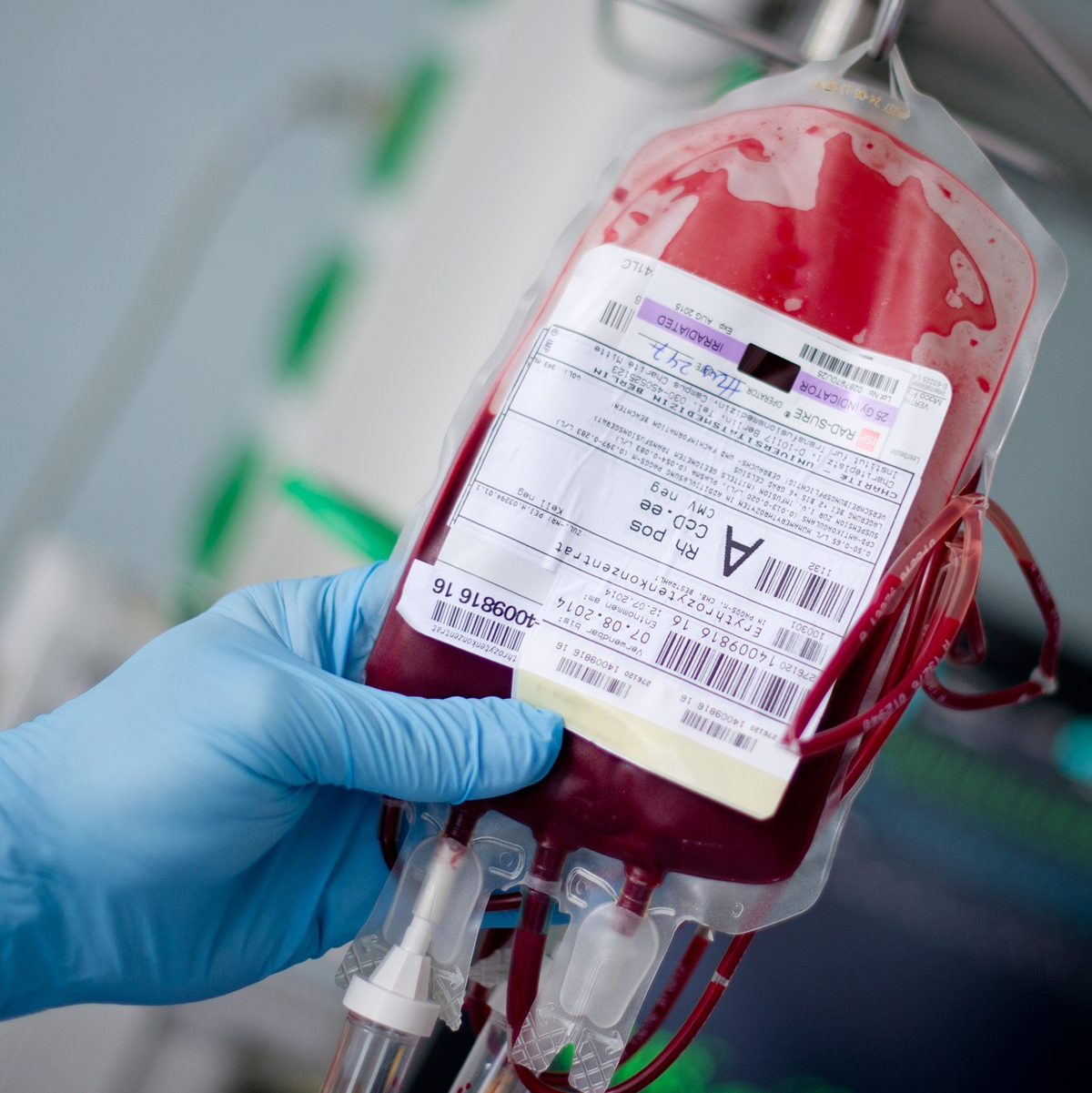 Pro Tag werden etwa 15.000 Blutspenden benötigt. (Archivbild) - Foto: Daniel Bockwoldt/dpa