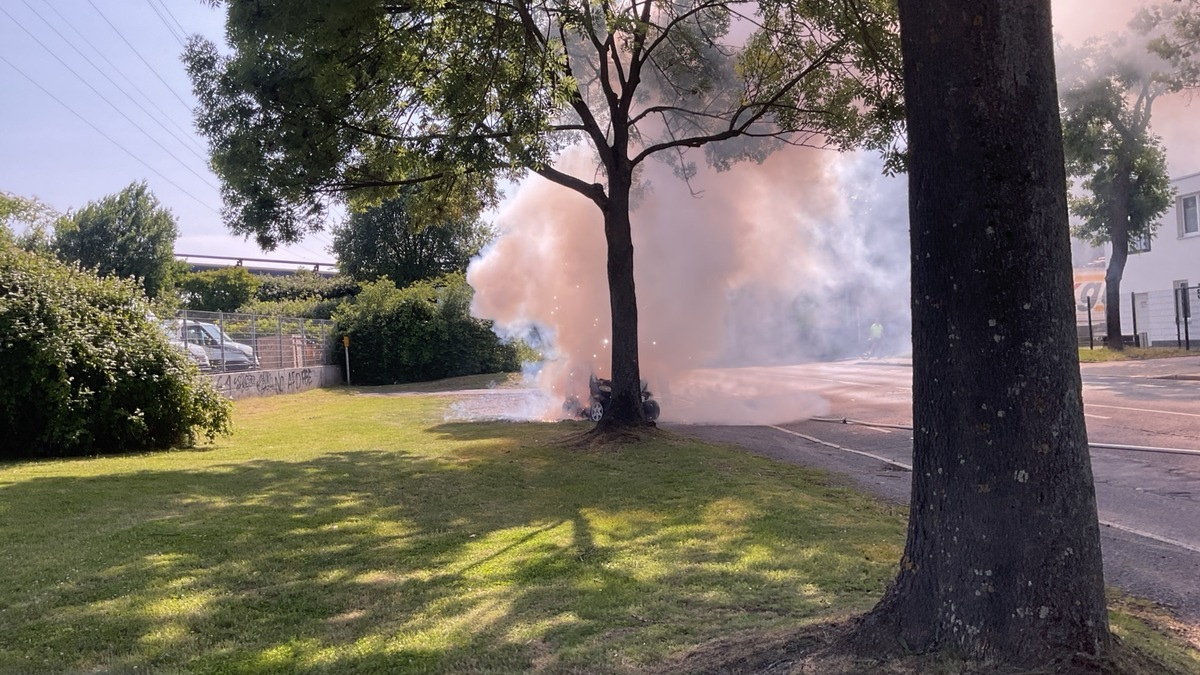 FW-DO: Brennender PKW sorgt für Vekehrsbeeinträchtigung im Feierabendverkehr - Foto: presseportal.de