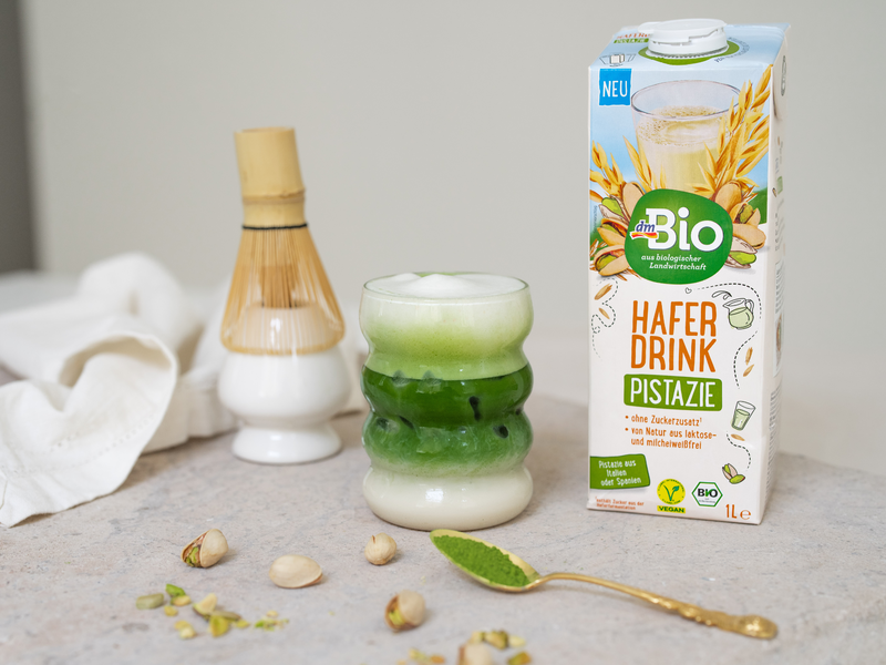 dmBio Haferdrink Pistazie - Foto: dm/studiosoco über pressetext.de