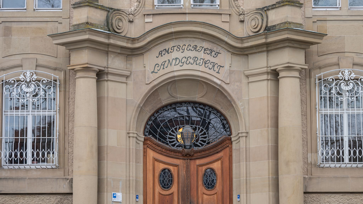 Ein Jugendlicher soll auf seinen Freund geschossen haben. Jetzt steht er vor Gericht. (Archivbild) - Foto: Silas Stein/dpa