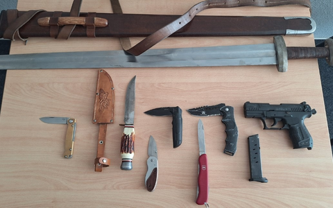 POL-KI: 250613.1 Kiel / Preetz: Waffenkontrollen im Stadtteil Gaarden und am Bahnhof Kiel und Preetz - Foto: presseportal.de POL-KI: 250613.1 Kiel / Preetz: Waffenkontrollen im Stadtteil Gaarden und am Bahnhof Kiel und Preetz - Foto: presseportal.de