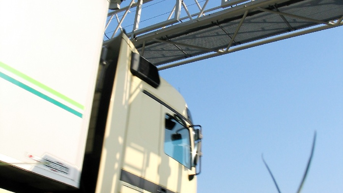 HZA-AC: Polnische Spedition schuldet Maut in 48 Fällen / Aachener Zoll greift auf A 4 zu - Foto: presseportal.de