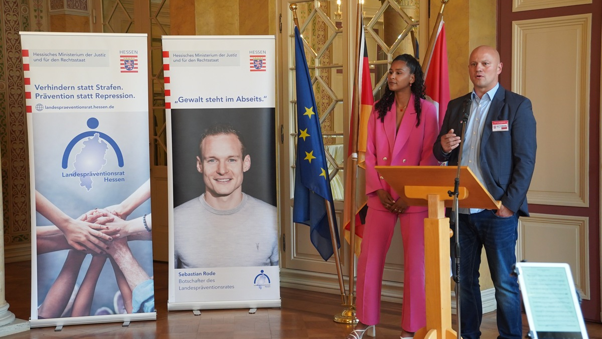 POL-KS: 'Love always wins' erhält besondere Anerkennung beim 14. Hessischen Präventionspreis - Foto: presseportal.de