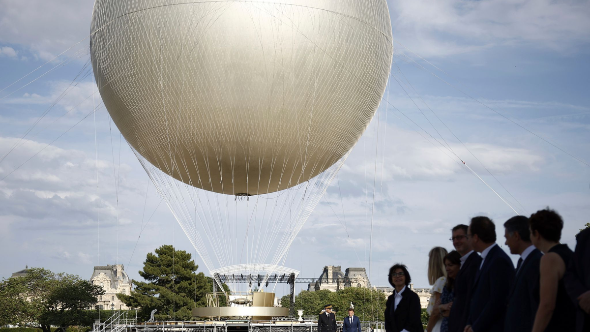 Vom 21. Juni an steigt der Olympia-Ballon in Paris wieder in den Abendhimmel. - Foto: Yoan Valat/Pool EPA/AP/dpa