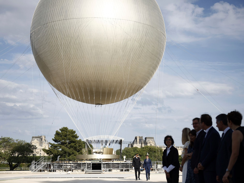 Vom 21. Juni an steigt der Olympia-Ballon in Paris wieder in den Abendhimmel. - Foto: Yoan Valat/Pool EPA/AP/dpa