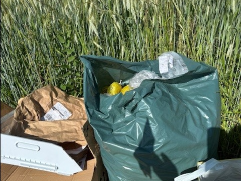 POL-UL: (GP) Göppingen - Unerlaubte Müllentsorgung / Ein Zeuge fand am Donnerstag illegal entsorgten Müll bei Göppingen. - Foto: presseportal.de