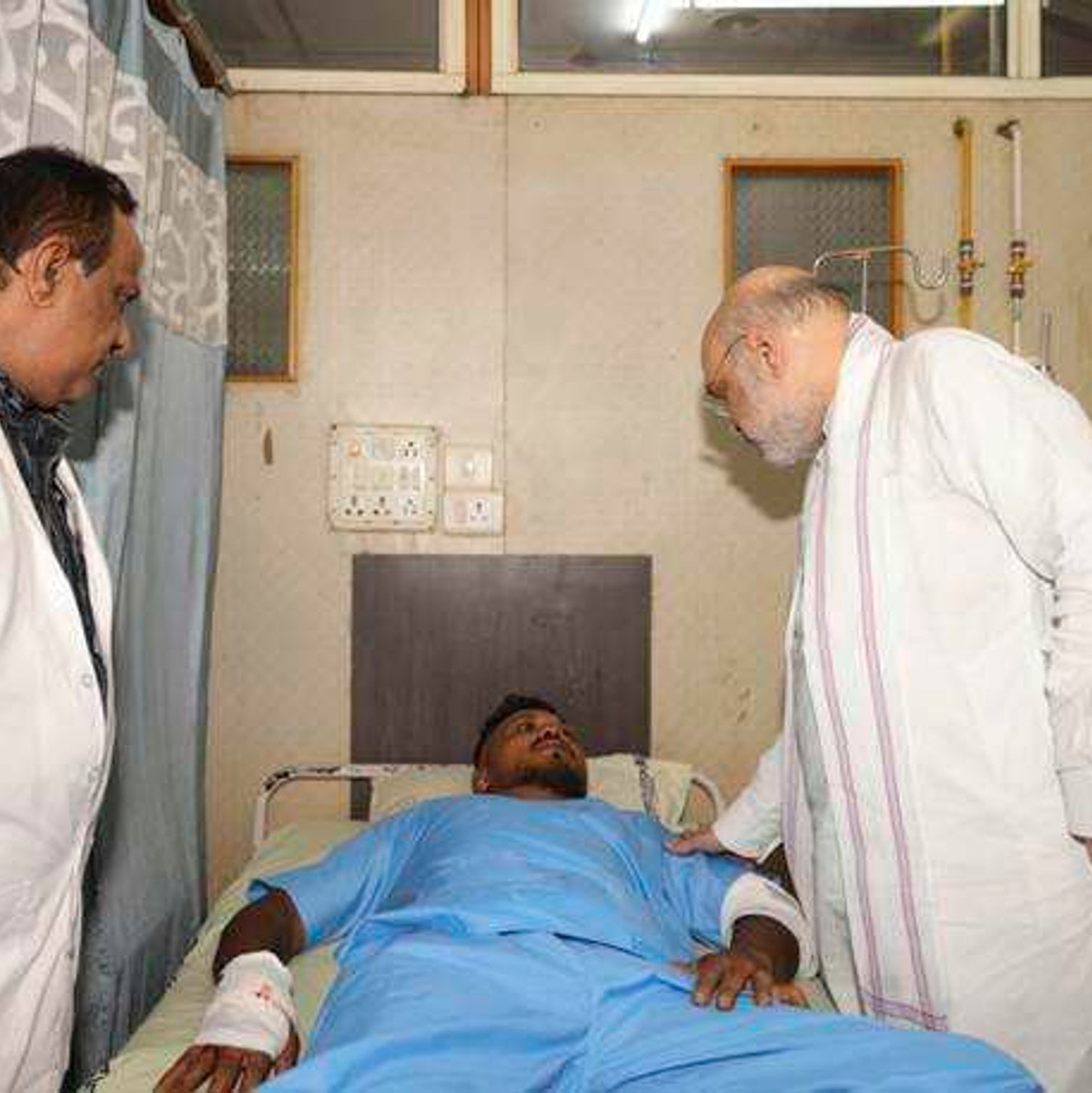 Nach Angaben der Airline überlebte ein Mann aus der Maschine. - Foto: Indian Ministry of Home Affairs/dpa