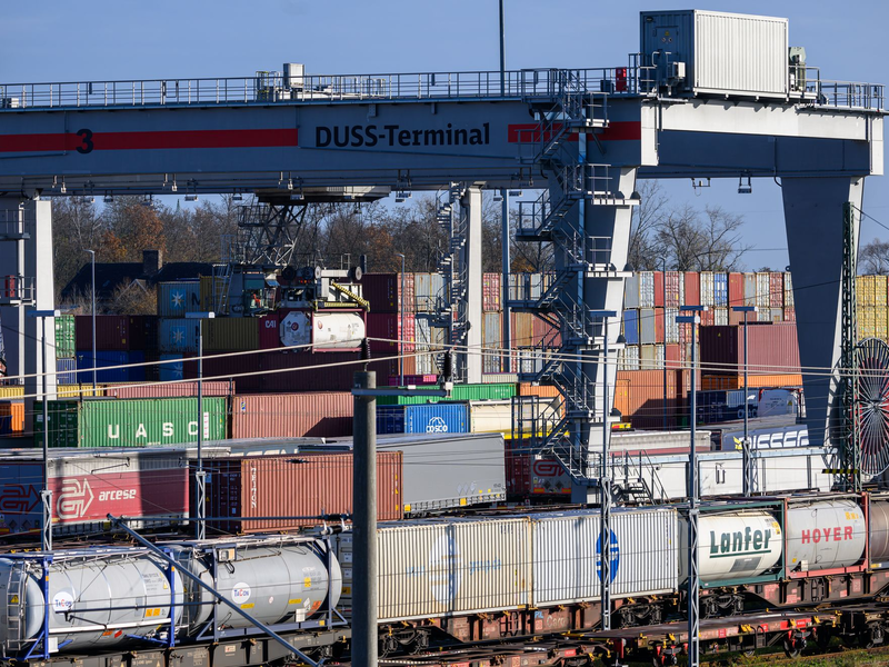 Der Anteil des Schienengüterverkehrs am gesamten Transportvolumen stagniert. (Archivbild) - Foto: Hendrik Schmidt/dpa